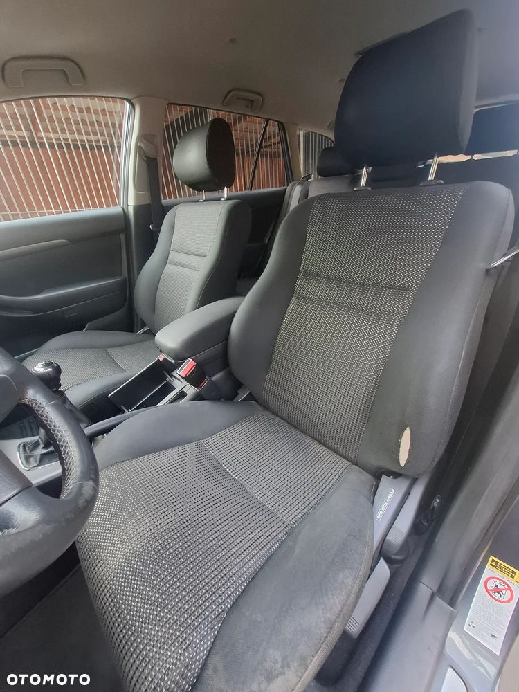 Toyota Avensis 2.2 D-4D Prestige - 25