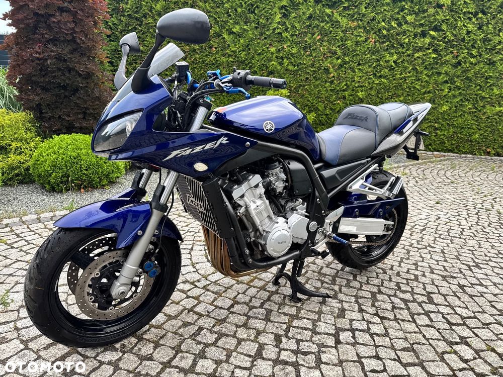 Yamaha FZS - 4