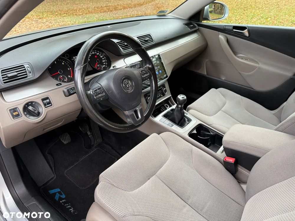 Volkswagen Passat Variant 2.0 TDI DPF R-Line Edition - 12