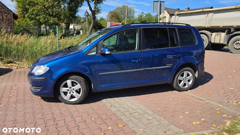 Volkswagen Touran 2.0 FSI Highline - 27