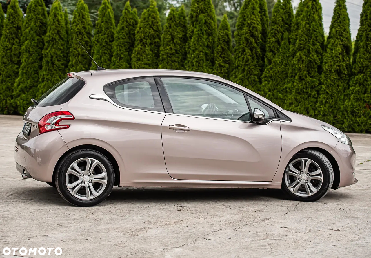 Peugeot 208 - 14