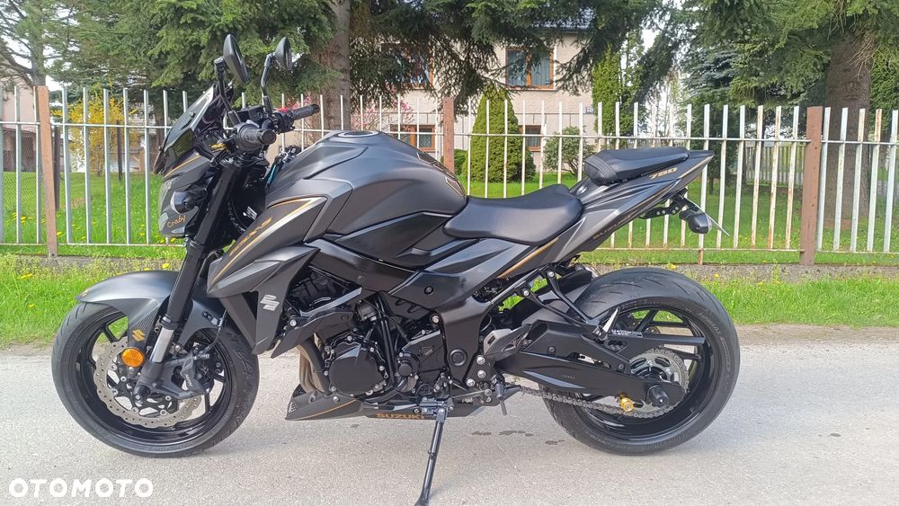 Suzuki GSX - 9