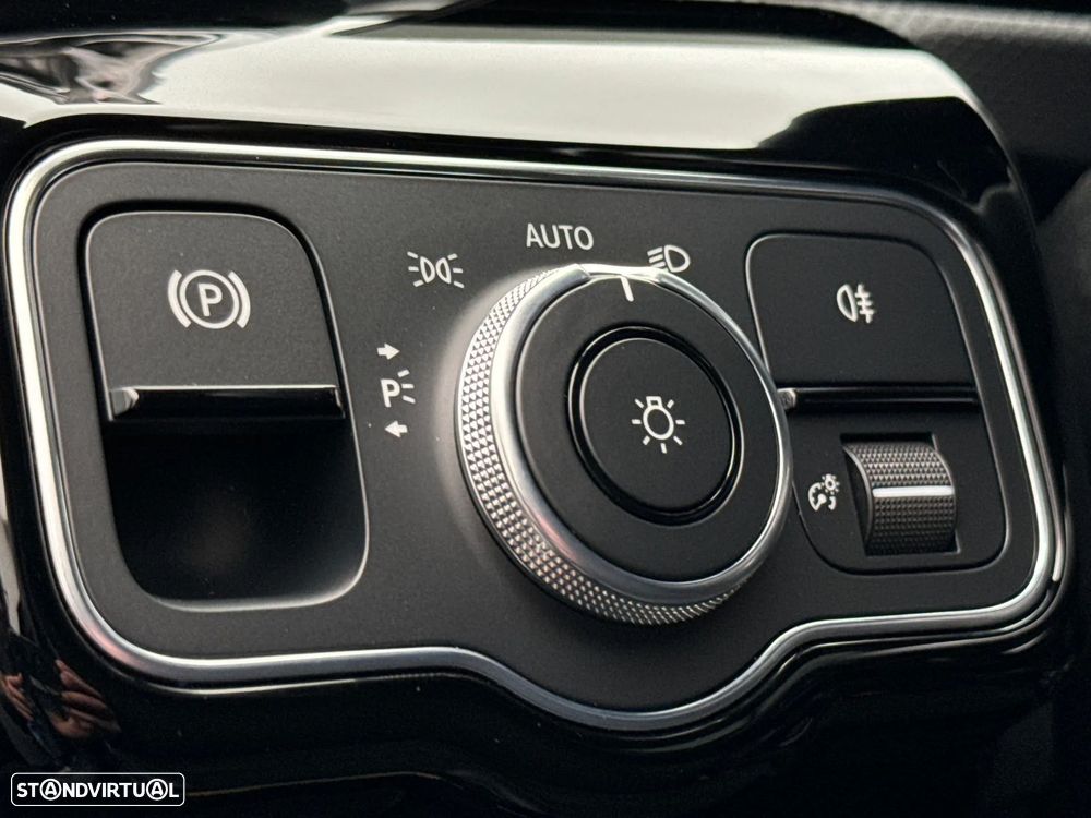 Mercedes-Benz A 250 e AMG Line - 17