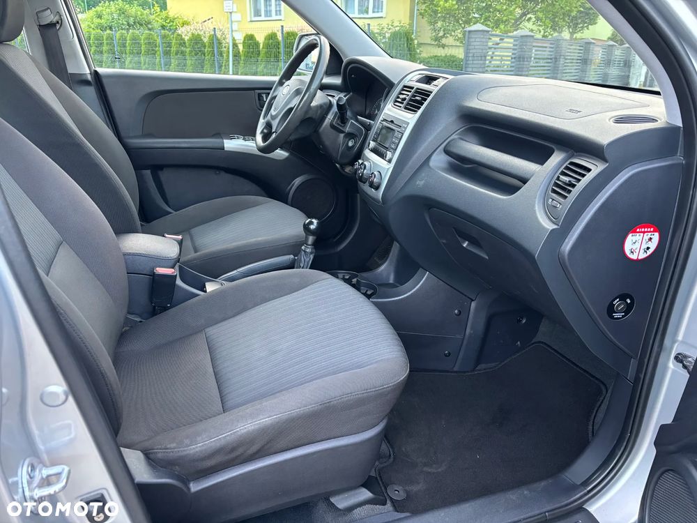 Kia Sportage 2.0 Freedom + - 9