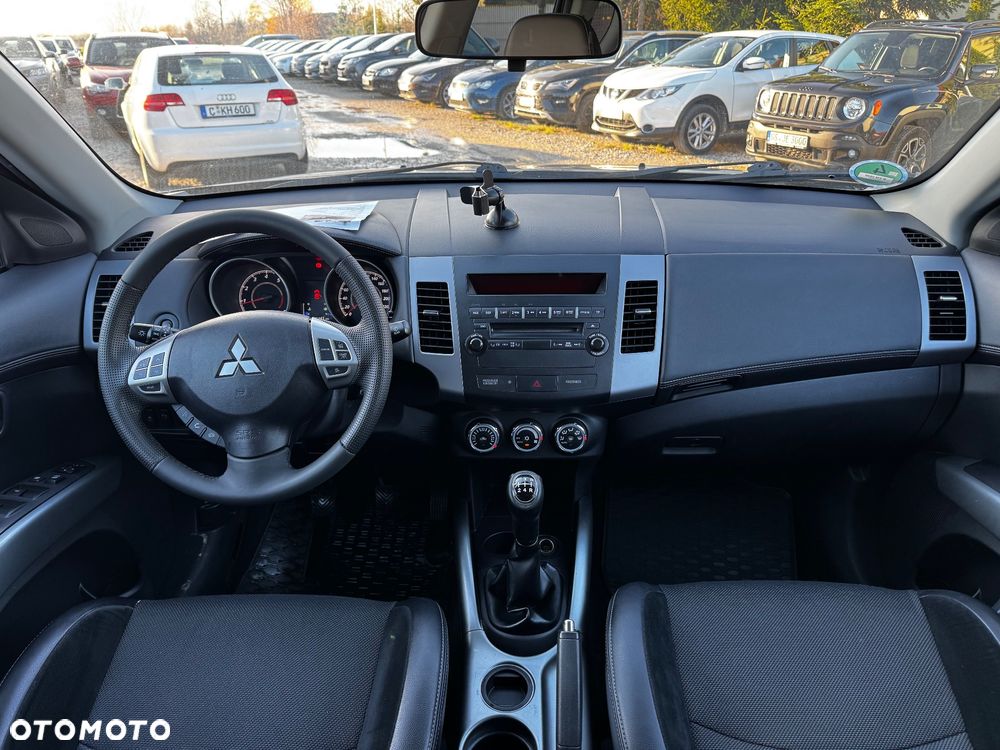 Mitsubishi Outlander 2.0 2WD Invite - 24