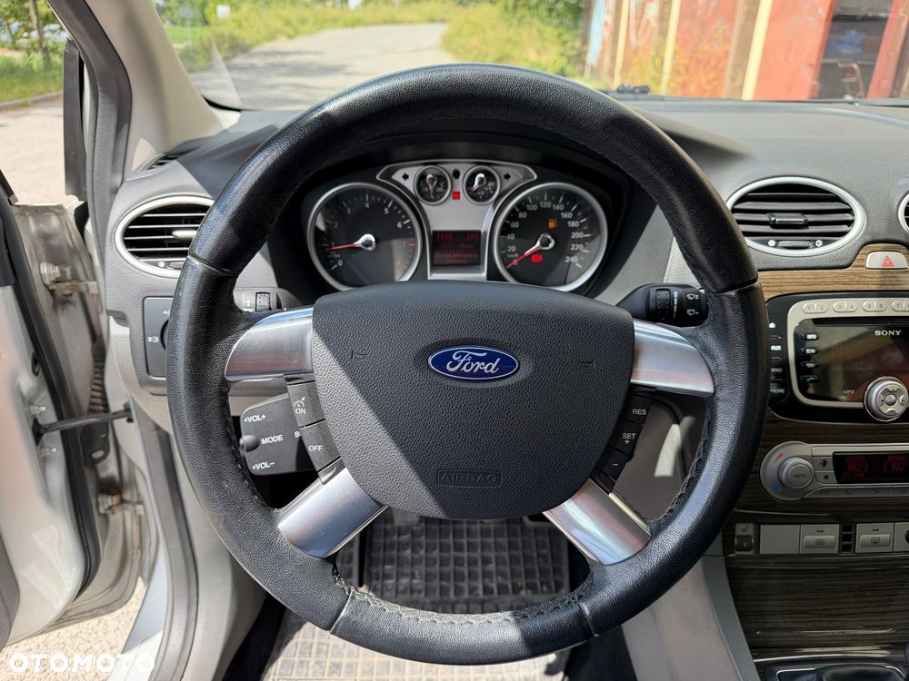 Ford Focus 1.6 Ghia - 12