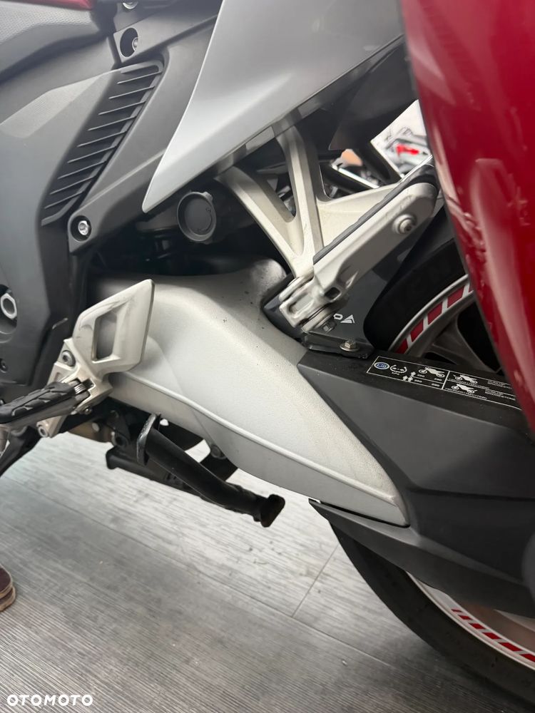 Honda VFR - 23