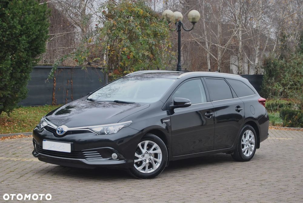 Toyota Auris 1.8 HSD Luna - 1