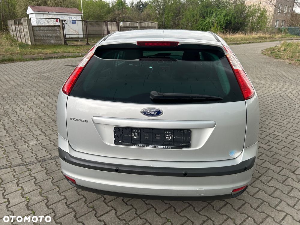 Ford Focus Ghia - 6