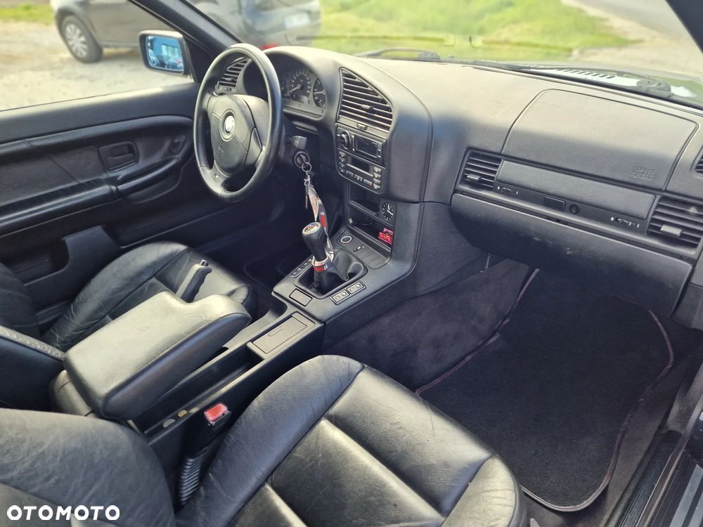 BMW Seria 3 328i - 32