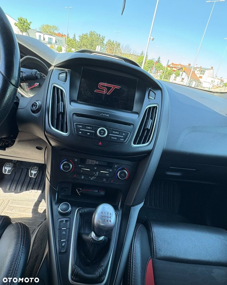 Ford Focus 2.0 EcoBoost ST-2 - 9