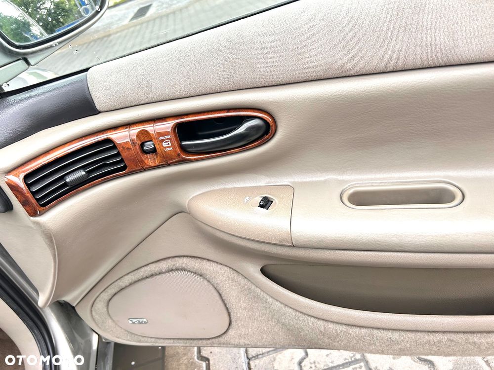 Chrysler Vision 3.5L - 11
