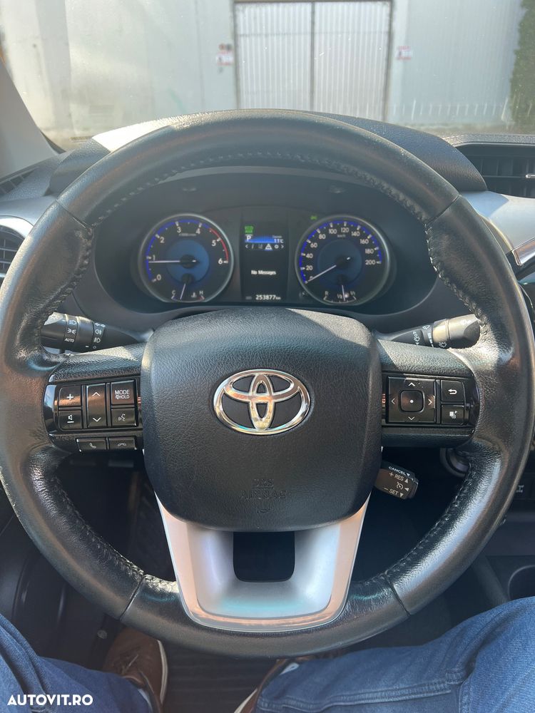 Toyota Hilux 4x4 Double Cab A/T cu Safety Sense Style - 6