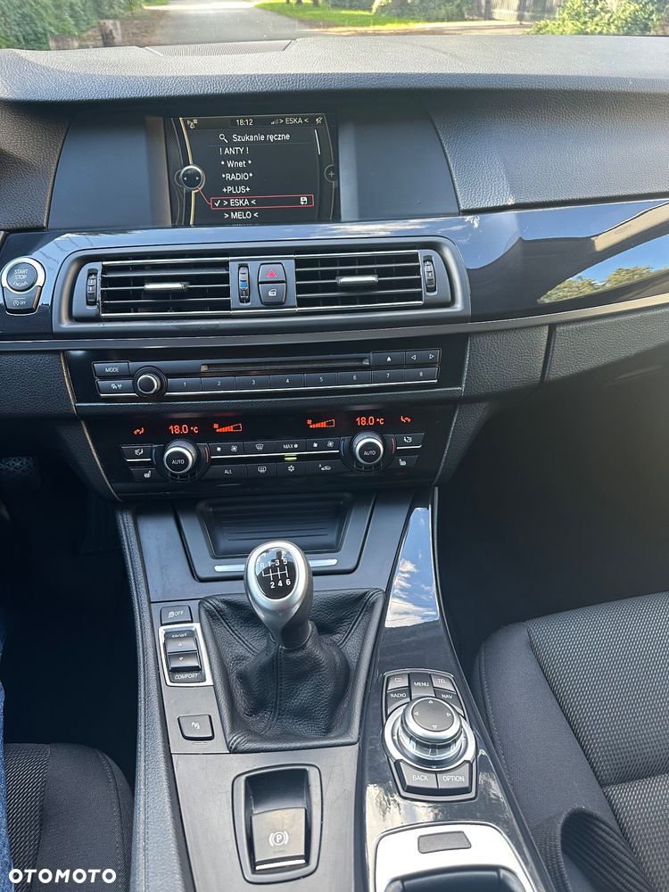 BMW Seria 5 520i - 14