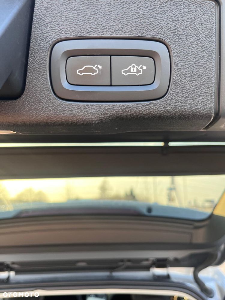 Volvo XC 60 T6 Plug-In Hybrid AWD Plus Black Edition - 10