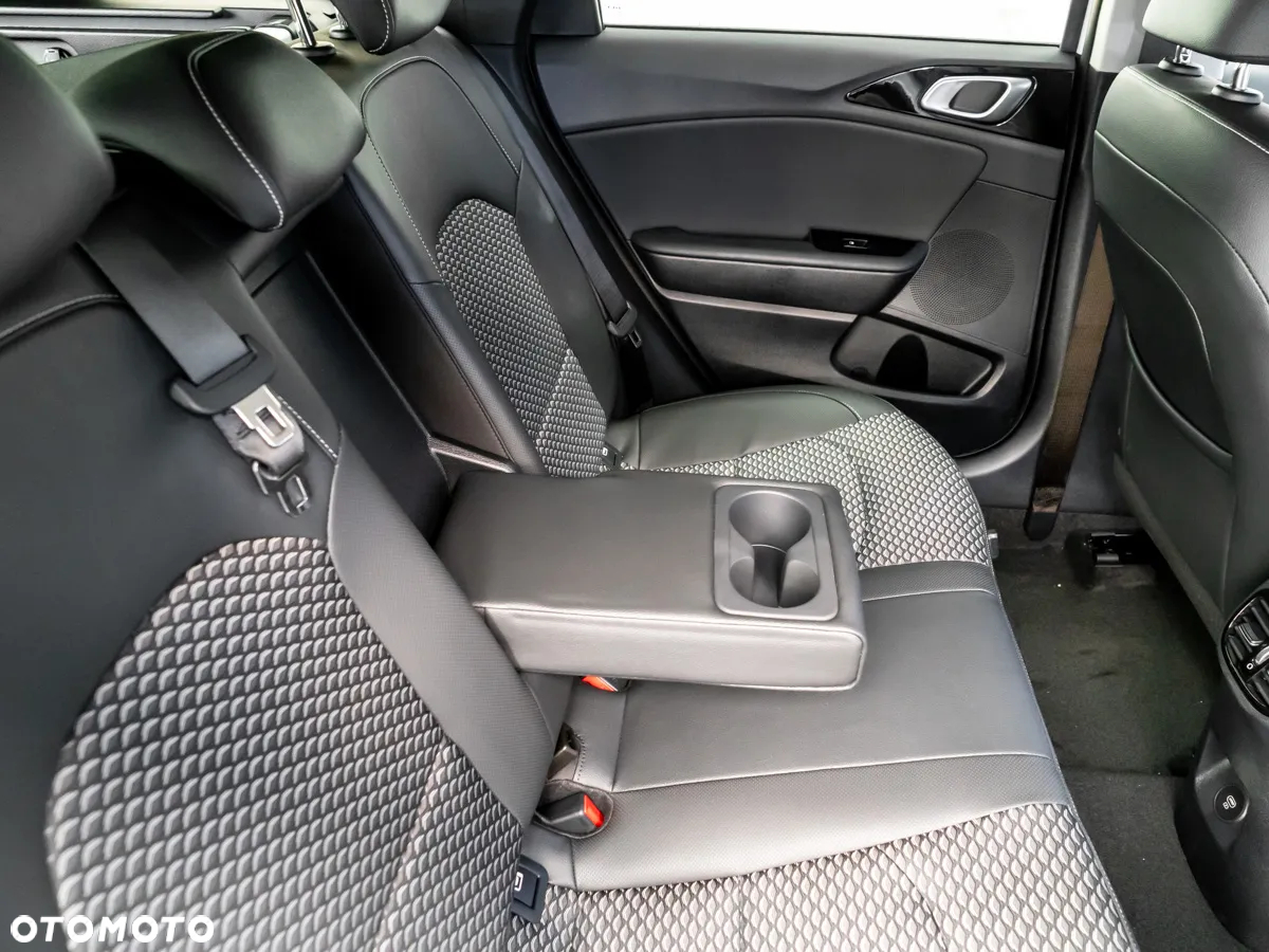 Kia Ceed 1.5 T-GDI Tribute DCT - 17