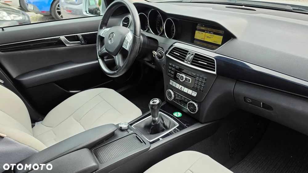 Mercedes-Benz Klasa C 180 CGI BlueEff Classic - 10