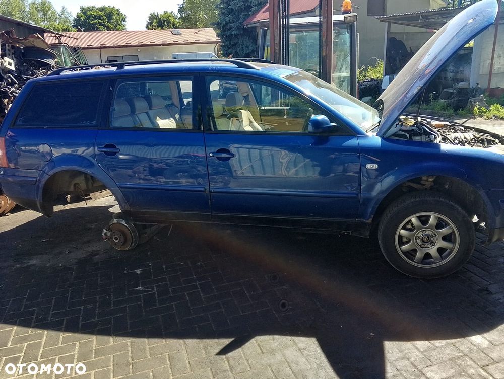 Volkswagen Passat B5 Przed Lift 4MOTION! (97-00r.) 2.8 B 193KM. Silnik ALG pasuje do ACK, AHA, APR, AQD, ATQ Skrzynia  DJR  [ Syncro/ 4motion] lakier R5V LR5V C3.Cały na części.GWARANCJA !!! Przód Tył Zestaw Komplet Drzwi Klapa Zderzak Błotnik Maska Grill Atrapa Szyba Pas Lampa Lusterko Boczki Fotel Kanapa Kokpit Deska Rozdzielcza Przełącznik Włącznik Sterownik Przewody Wiązka Instalacja Moduł Komputer Czujnik Listwa Pompa Alternator Wtryski Głowica Rozrusznik Kompresor Sprzęgło Dwumas Silnik Skrzynia ABS Klimatyzacji Paliwa Wspomagania Kolektor Turbina Przepustnica Zawór Chłodnica Koło Hak Belka Sanki Zawieszenie Mcpherson Półoś Amortyzator Wydech Tłumik Zacisk Most - 5