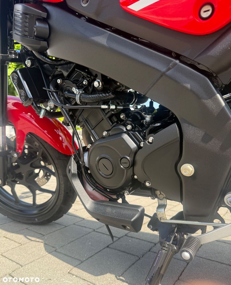 Yamaha XSR - 6