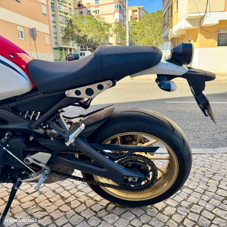 Yamaha XSR 900 - 24