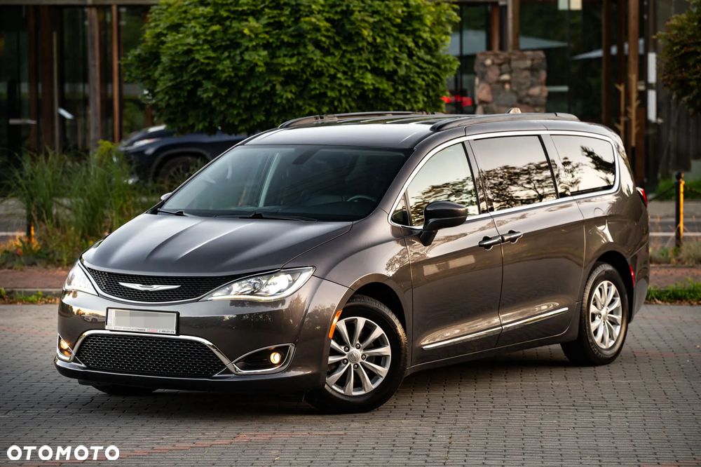 Chrysler Pacifica - 1