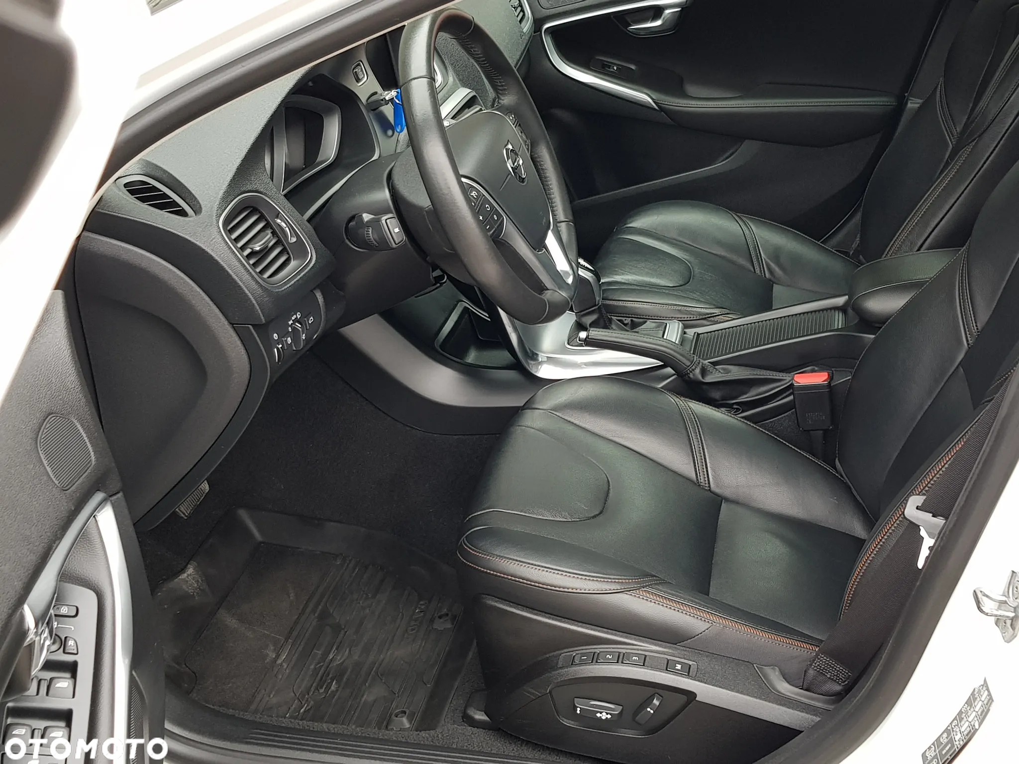 Volvo V40 Cross Country - 17