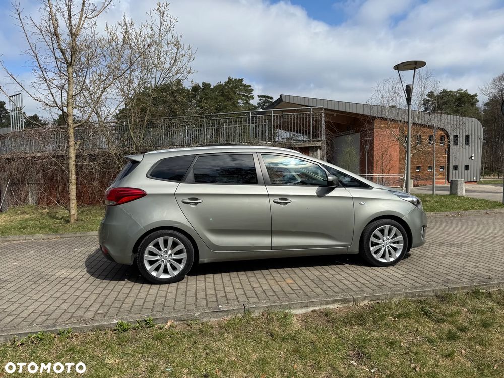 Kia Carens - 7