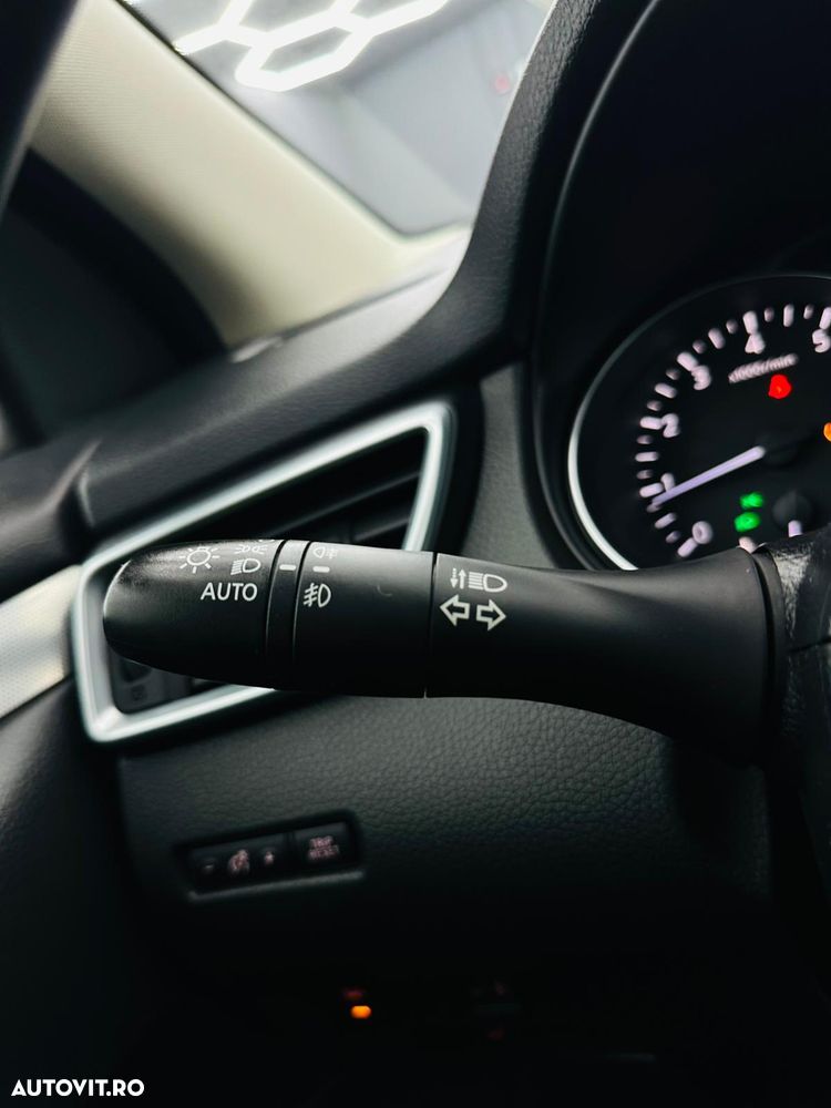 Nissan Qashqai 1.2 DIG-T N-Vision - 27