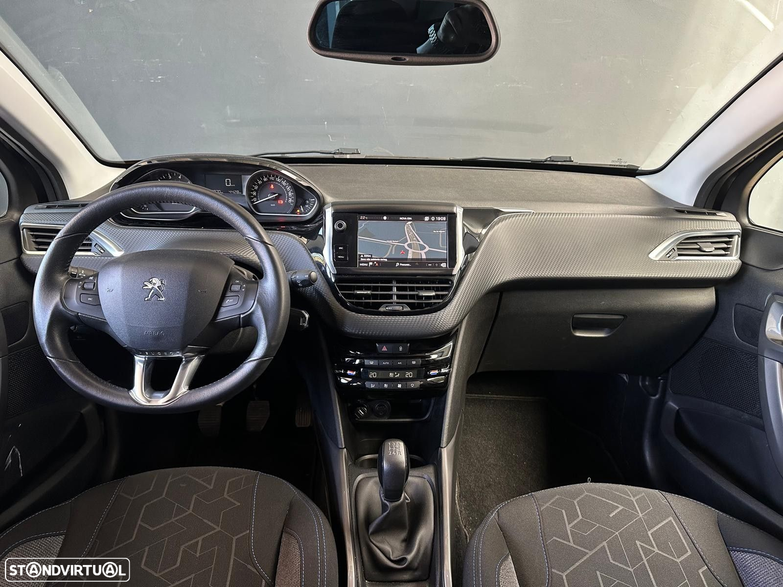 Peugeot 2008 1.2 PureTech Style - 24