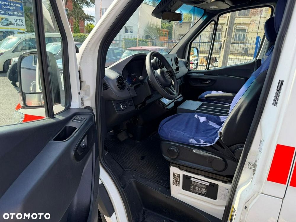 Mercedes-Benz Sprinter - 24