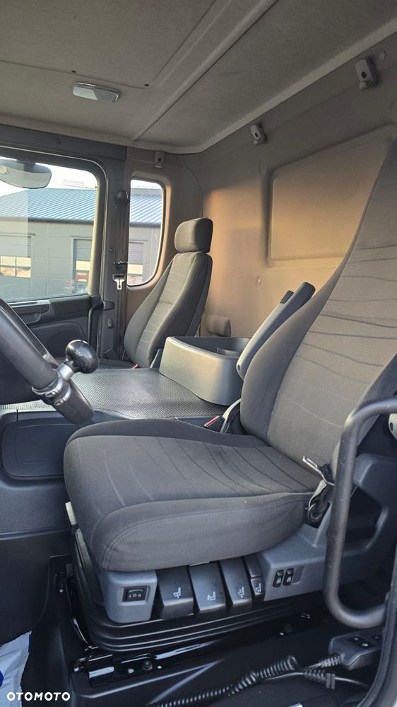Scania P320 Euro 6 21 palet kontener super stan niski przebieg! kurierka rama do zabudowy laweta - 37