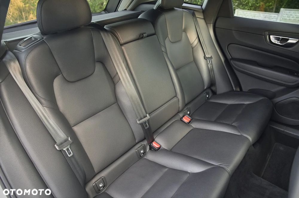 Volvo XC 60 B4 D AWD Inscription - 24