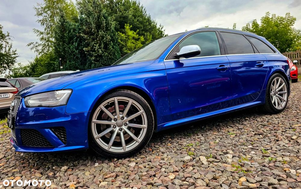 Audi RS4 Avant - 10