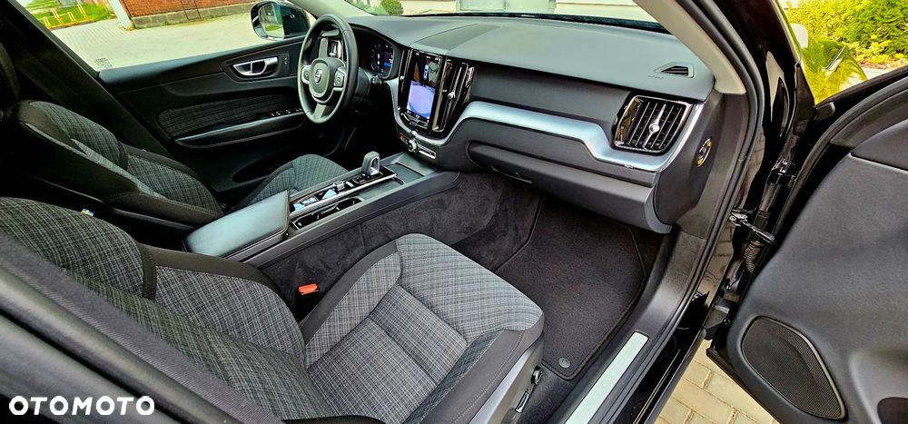 Volvo XC 60 B4 D Momentum Pro - 32