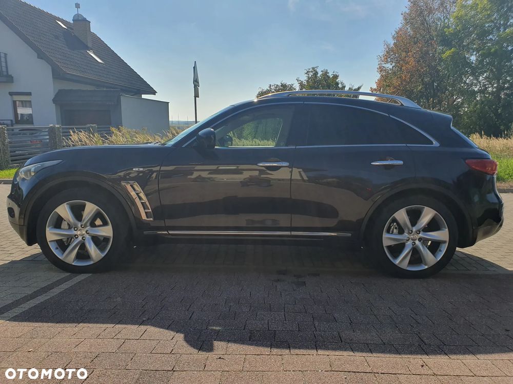 Infiniti FX - 8