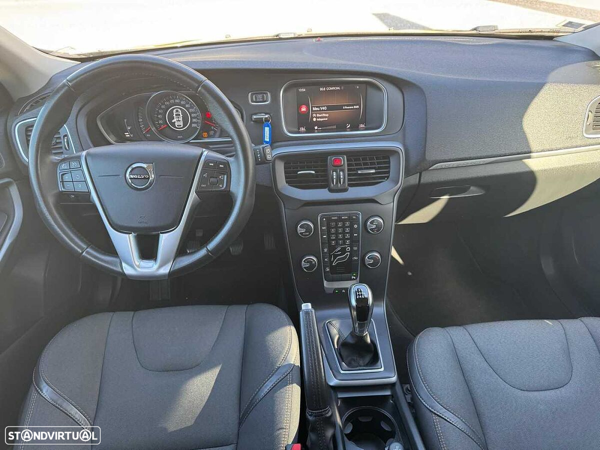 Volvo V40 Cross Country - 9