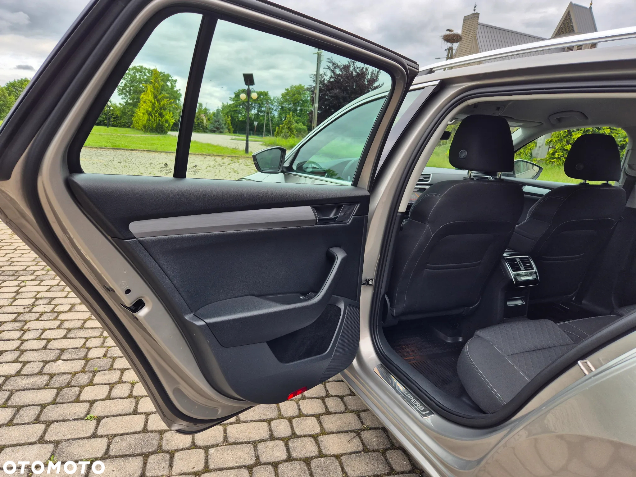Skoda Superb 2.0 TDI Premium Edition - 24