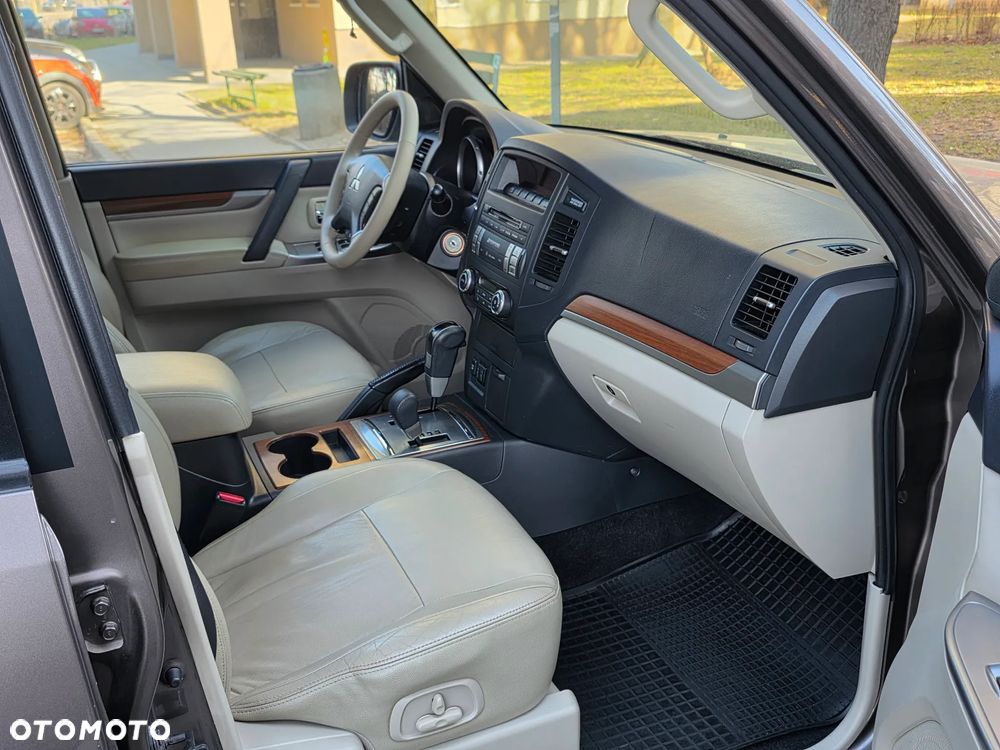 Mitsubishi Pajero 3.2 DID Instyle - 14