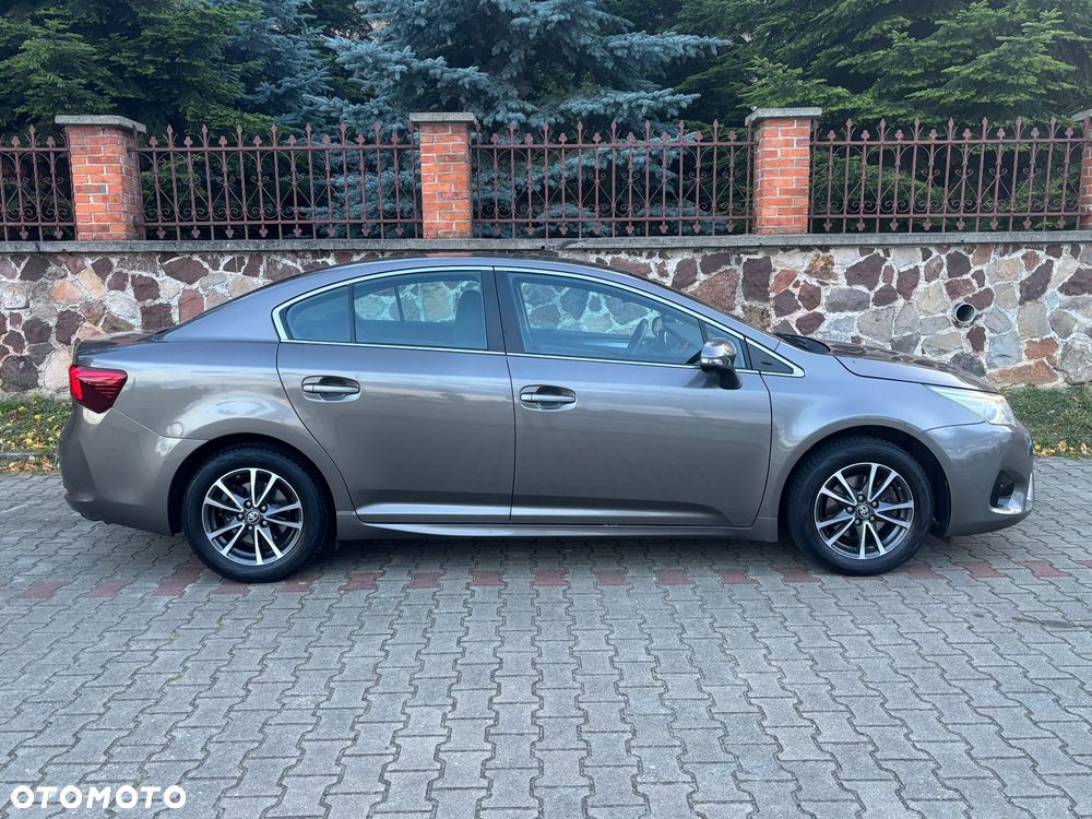 Toyota Avensis 1.8 Premium - 4