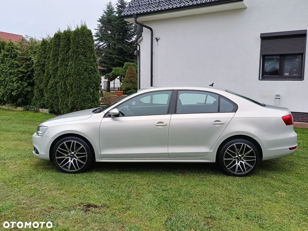 Volkswagen Jetta 1.6 TDI Blue Motion Technology Comfortline - 2