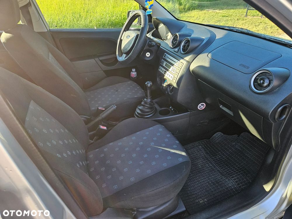 Ford Fiesta 1.4 Ambiente - 11