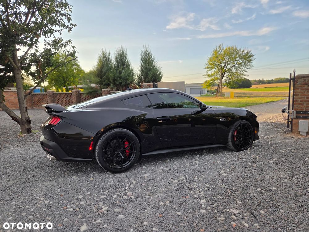 Ford Mustang - 4