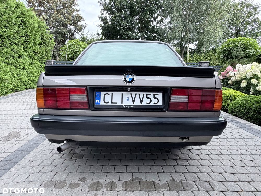 BMW Seria 3 318i - 9