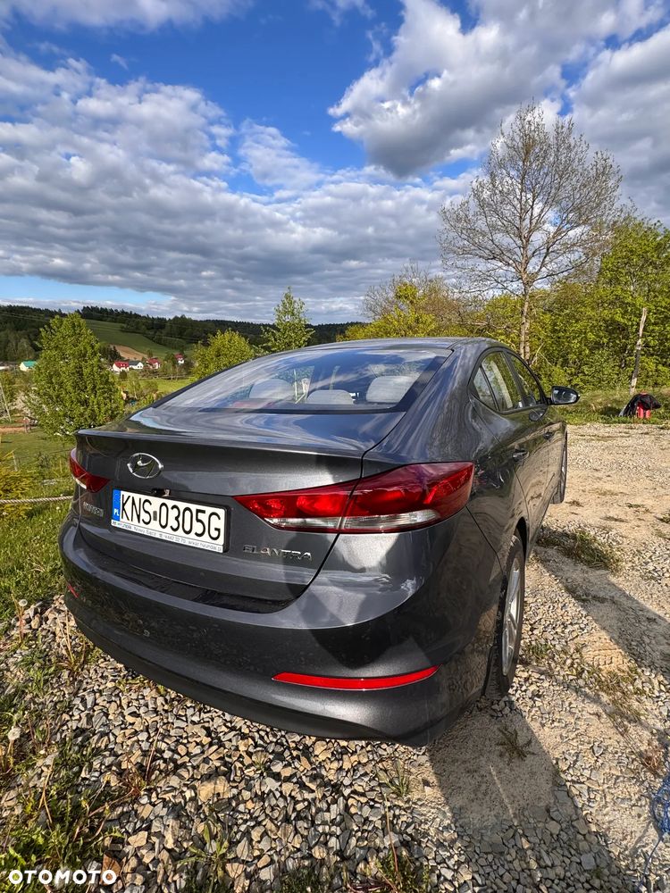 Hyundai Elantra - 5