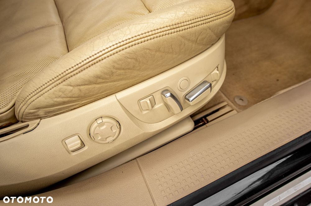 Audi A8 4.2 Quattro - 24