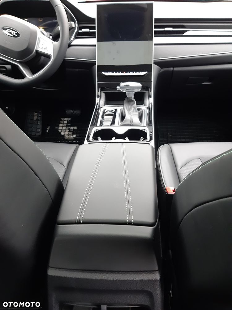 JAC J7 Plus CVT - 18