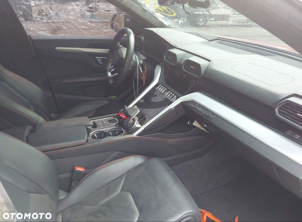 Lamborghini Urus - 11
