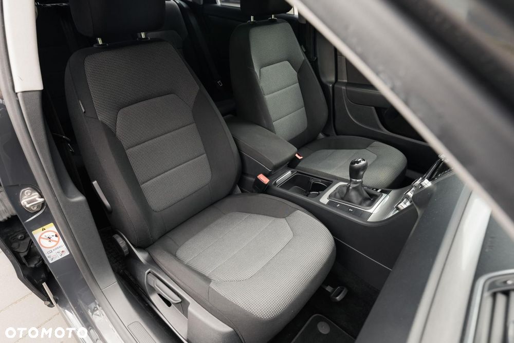 Volkswagen Passat - 16
