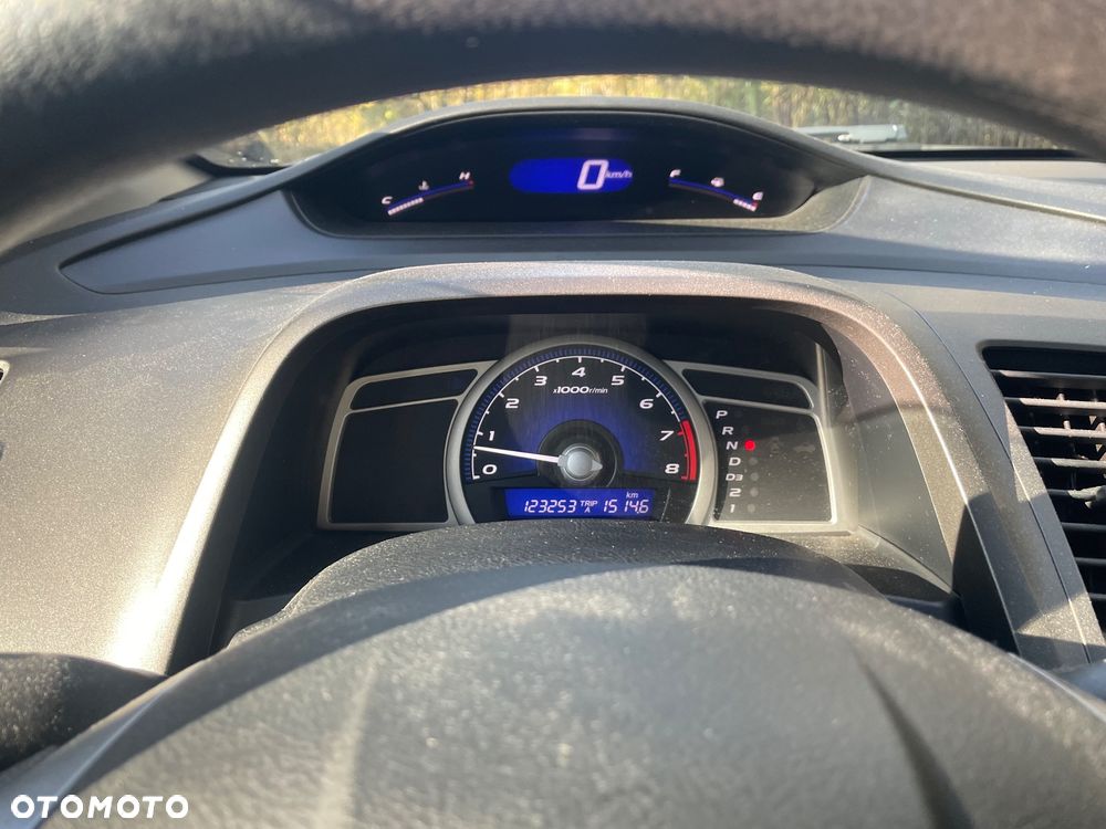 Honda Civic 1.8 LX Coupe - 21