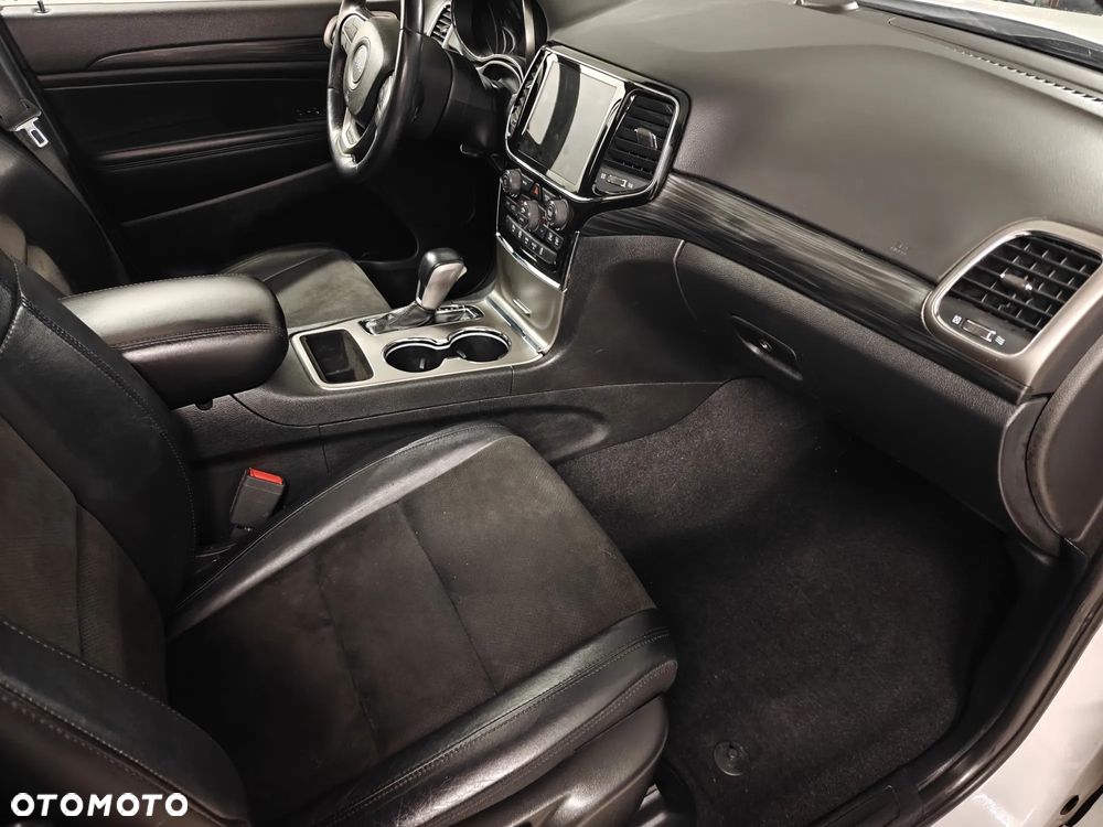 Jeep Grand Cherokee - 17